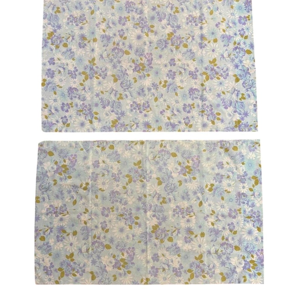 Vintage 1970s Lady Pepperell blue rose/daisy floral set (2) pillowcases